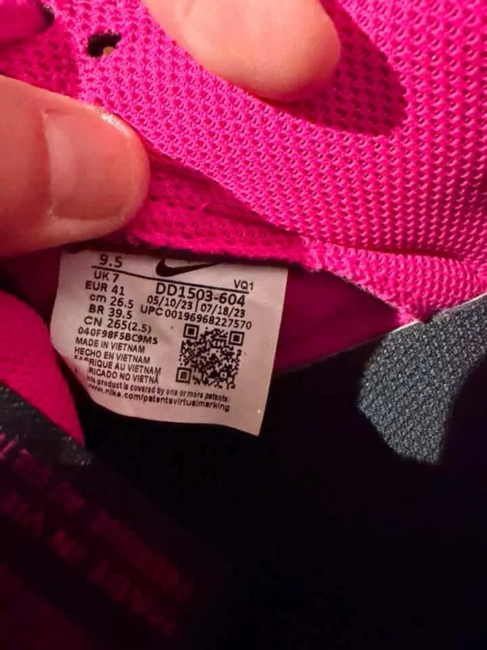 Nike Women's Hot Pink and Black Low-Top Sneakers